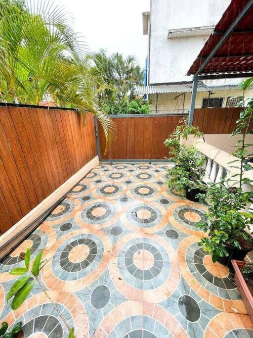 Corner House, Lonavla By Meheru-4 Bhk Villa With Pool Eksteriør bilde