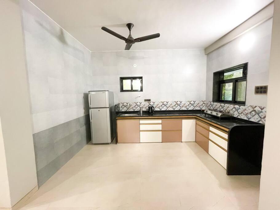 Corner House, Lonavla By Meheru-4 Bhk Villa With Pool Eksteriør bilde