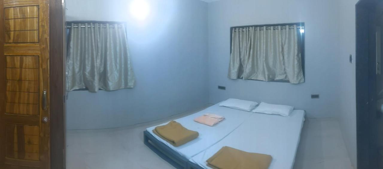 Corner House, Lonavla By Meheru-4 Bhk Villa With Pool Eksteriør bilde